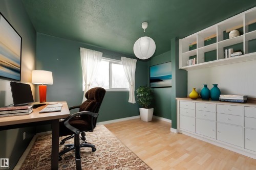 161 Royal Road, Edmonton, AB - Indoor Photo Showing Office