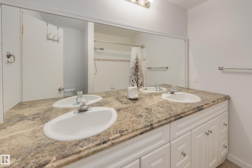 161 Royal Road, Edmonton, AB - Indoor Photo Showing Bathroom