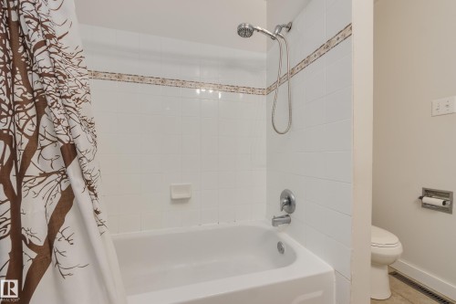 161 Royal Road, Edmonton, AB - Indoor Photo Showing Bathroom