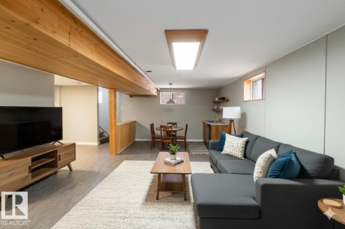 17 Ross Drive, Fort Saskatchewan, AB - Indoor Photo Showing Living Room