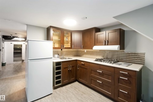 17 Ross Drive, Fort Saskatchewan, AB - Indoor Photo Showing Kitchen