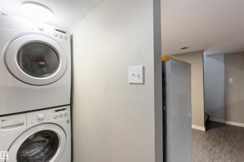 17 Ross Drive, Fort Saskatchewan, AB - Indoor Photo Showing Laundry Room