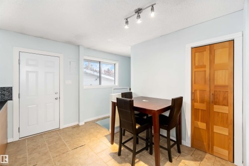 17 Ross Drive, Fort Saskatchewan, AB - Indoor Photo Showing Dining Room