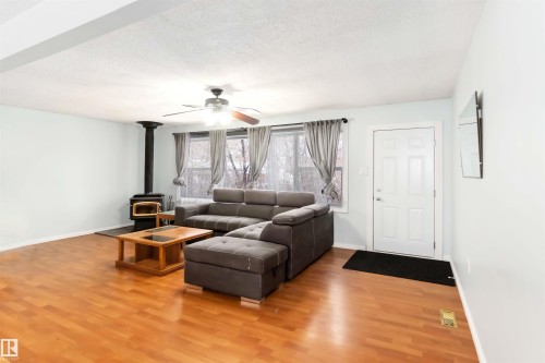 17 Ross Drive, Fort Saskatchewan, AB - Indoor Photo Showing Living Room