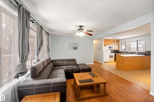 17 Ross Drive, Fort Saskatchewan, AB - Indoor Photo Showing Living Room
