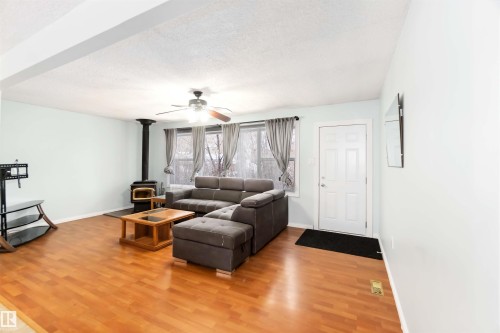 17 Ross Drive, Fort Saskatchewan, AB - Indoor Photo Showing Living Room