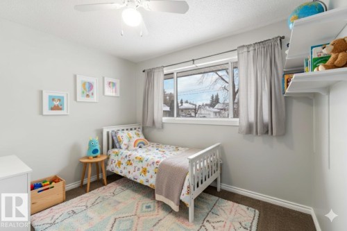 17 Ross Drive, Fort Saskatchewan, AB - Indoor Photo Showing Bedroom