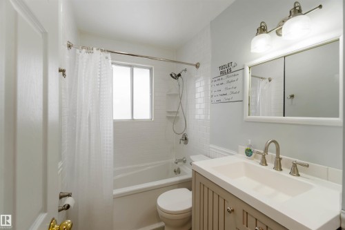 17 Ross Drive, Fort Saskatchewan, AB - Indoor Photo Showing Bathroom