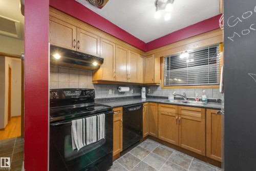 7315 83 Street, Edmonton, AB - Indoor Photo Showing Kitchen