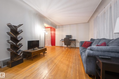 7315 83 Street, Edmonton, AB - Indoor Photo Showing Living Room