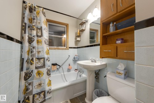 7315 83 Street, Edmonton, AB - Indoor Photo Showing Bathroom