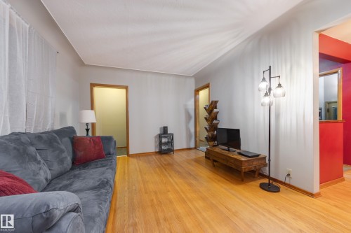 7315 83 Street, Edmonton, AB - Indoor Photo Showing Living Room