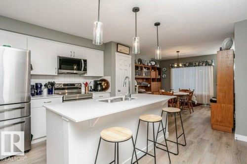 1537 Sandstone Boulevard, Sherwood Park, AB - Indoor Photo Showing Kitchen