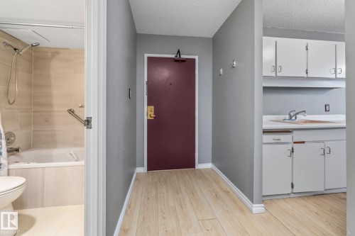805 12141 Jasper Avenue, Edmonton, AB - Indoor Photo Showing Bathroom