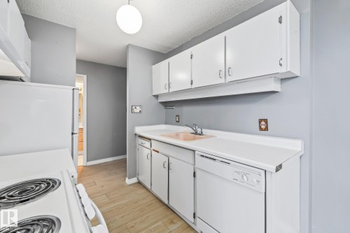 805 12141 Jasper Avenue, Edmonton, AB - Indoor