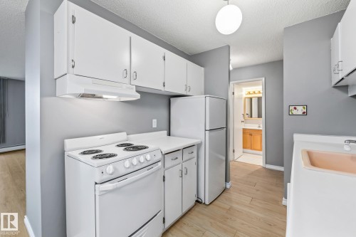 805 12141 Jasper Avenue, Edmonton, AB - Indoor Photo Showing Kitchen