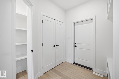 68 Hemingway Crescent, Spruce Grove, AB - Indoor Photo Showing Other Room