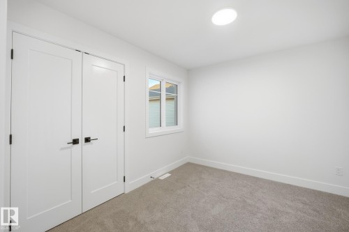68 Hemingway Crescent, Spruce Grove, AB - Indoor Photo Showing Other Room