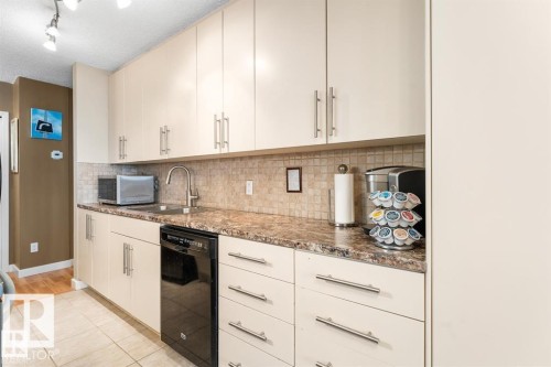 701 10155 114 Street, Edmonton, AB - Indoor Photo Showing Kitchen
