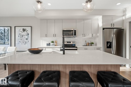 10 Grayson Green, Stony Plain, AB - Indoor Photo Showing Kitchen With Upgraded Kitchen