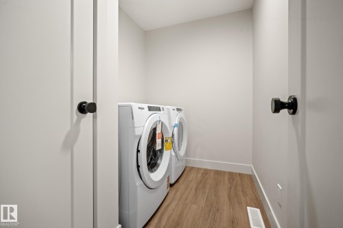 10 Grayson Green, Stony Plain, AB - Indoor Photo Showing Laundry Room