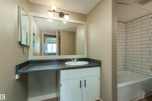 208 22 Alpine Place, St. Albert, AB - Indoor Photo Showing Bathroom
