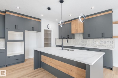 615 Astoria Way, Devon, AB - Indoor Photo Showing Kitchen With Upgraded Kitchen