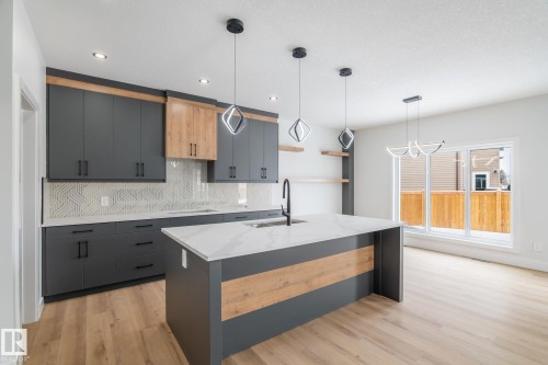 615 Astoria Way, Devon, AB - Indoor Photo Showing Kitchen With Upgraded Kitchen