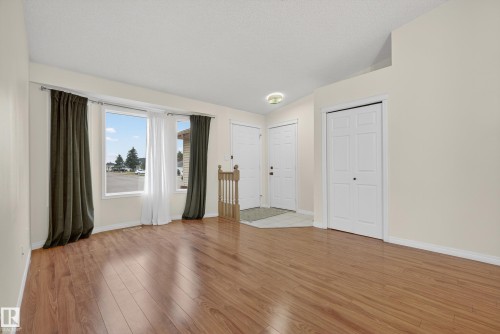 6520 154 Avenue, Edmonton, AB - Indoor Photo Showing Other Room