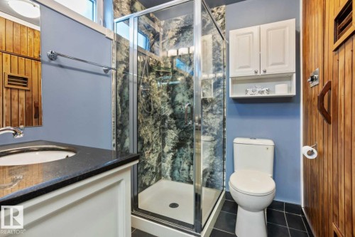 9124 167 Street, Edmonton, AB - Indoor Photo Showing Bathroom