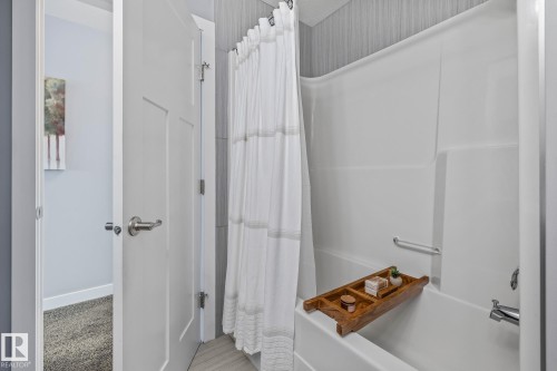 17504 13 Avenue, Edmonton, AB - Indoor Photo Showing Bathroom