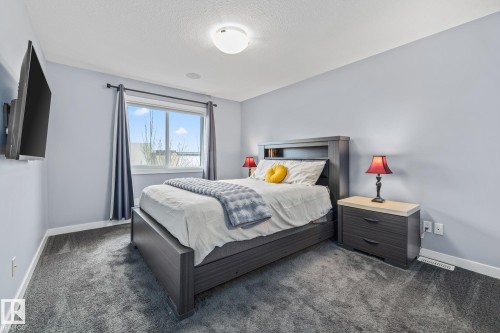 17504 13 Avenue, Edmonton, AB - Indoor Photo Showing Bedroom