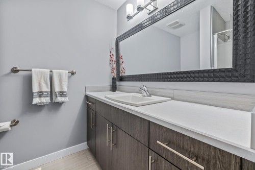 17504 13 Avenue, Edmonton, AB - Indoor Photo Showing Bathroom