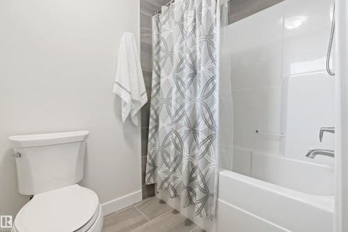 2140 Koshal Way, Edmonton, AB - Indoor Photo Showing Bathroom