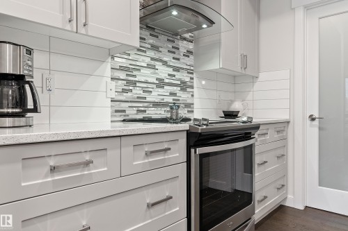 2140 Koshal Way, Edmonton, AB - Indoor Photo Showing Kitchen With Upgraded Kitchen