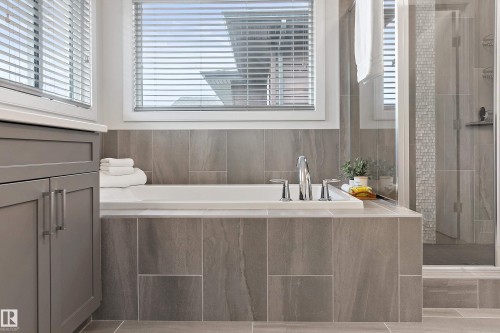 2140 Koshal Way, Edmonton, AB - Indoor Photo Showing Bathroom