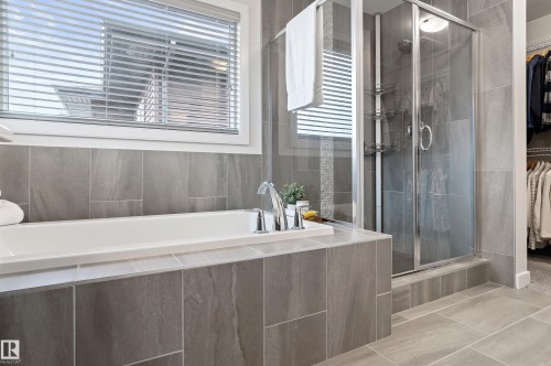 2140 Koshal Way, Edmonton, AB - Indoor Photo Showing Bathroom