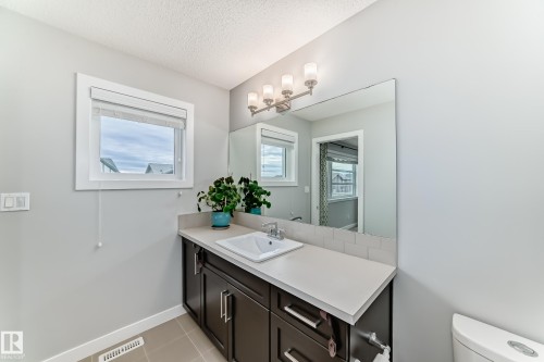 2033 Cavanagh Drive, Edmonton, AB - Indoor Photo Showing Bathroom