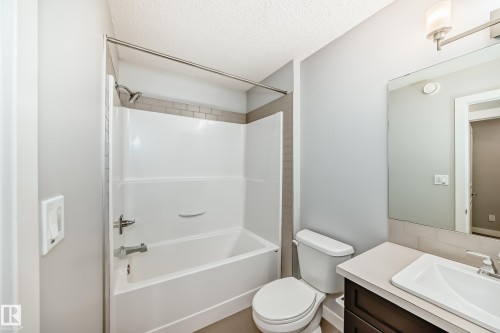 2033 Cavanagh Drive, Edmonton, AB - Indoor Photo Showing Bathroom