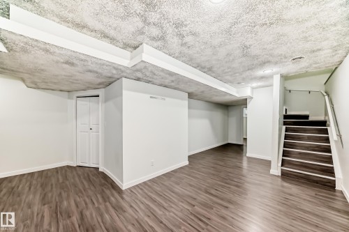 2033 Cavanagh Drive, Edmonton, AB - Indoor Photo Showing Other Room