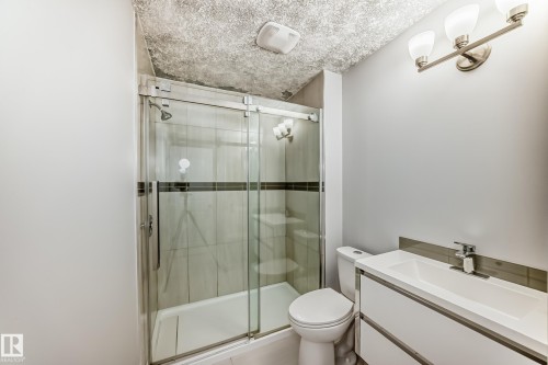 2033 Cavanagh Drive, Edmonton, AB - Indoor Photo Showing Bathroom
