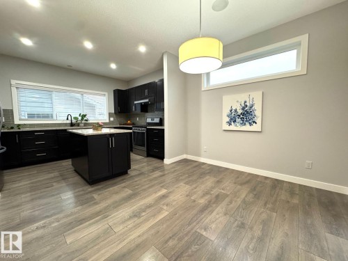 2033 Cavanagh Drive, Edmonton, AB - Indoor Photo Showing Kitchen With Upgraded Kitchen