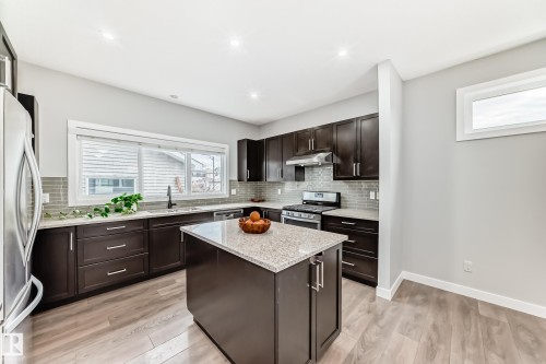 2033 Cavanagh Drive, Edmonton, AB - Indoor Photo Showing Kitchen With Upgraded Kitchen