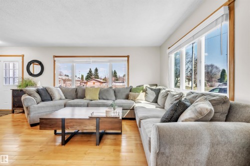 4912 59 Street, Cold Lake, AB - Indoor Photo Showing Living Room