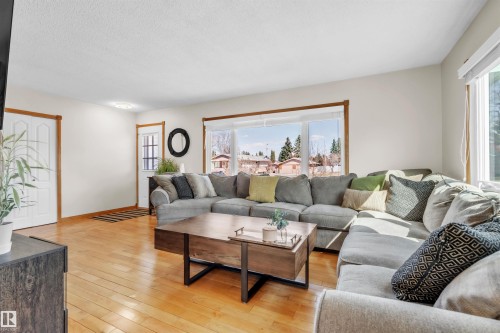 4912 59 Street, Cold Lake, AB - Indoor Photo Showing Living Room