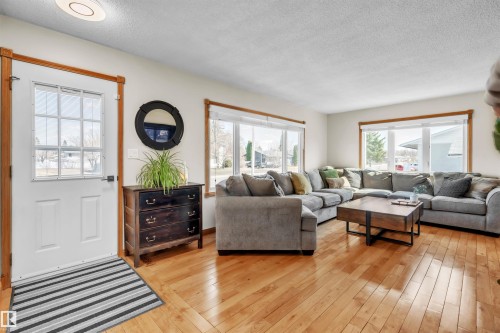 4912 59 Street, Cold Lake, AB - Indoor Photo Showing Living Room