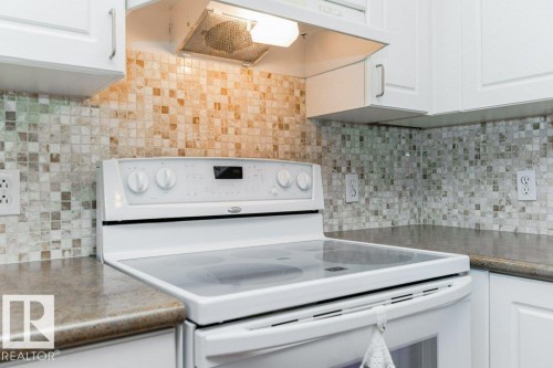 208 8802 Southfort Drive, Fort Saskatchewan, AB - Indoor Photo Showing Kitchen