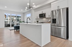 3284 KESWICK Way  Edmonton, AB T6W 5N5