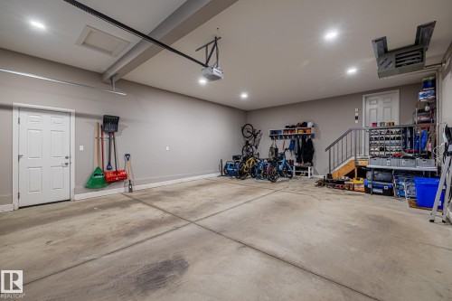 4210 Veterans Way, Edmonton, AB - Indoor Photo Showing Garage