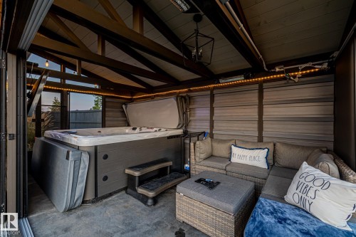 4210 Veterans Way, Edmonton, AB -  Photo Showing Garage